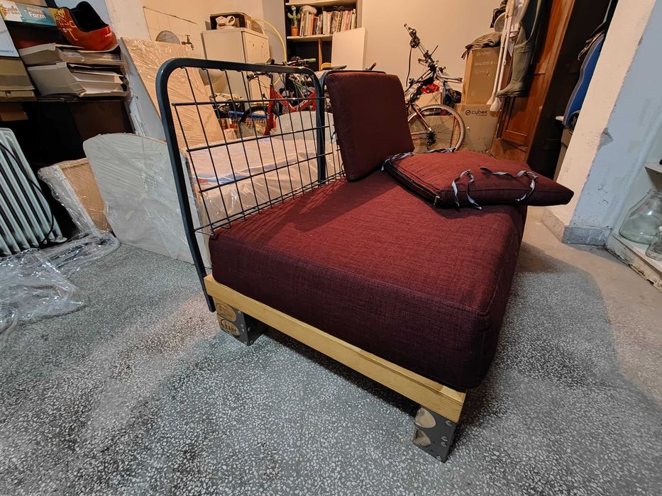 Диван Двуместен, Палети, Цветни възглавници, Дърво и метал  140х87х85