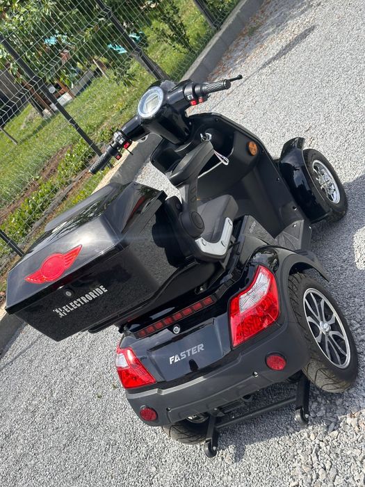 Scuter/carucior electric pentru varstnici sau persoane cu dizabilitati