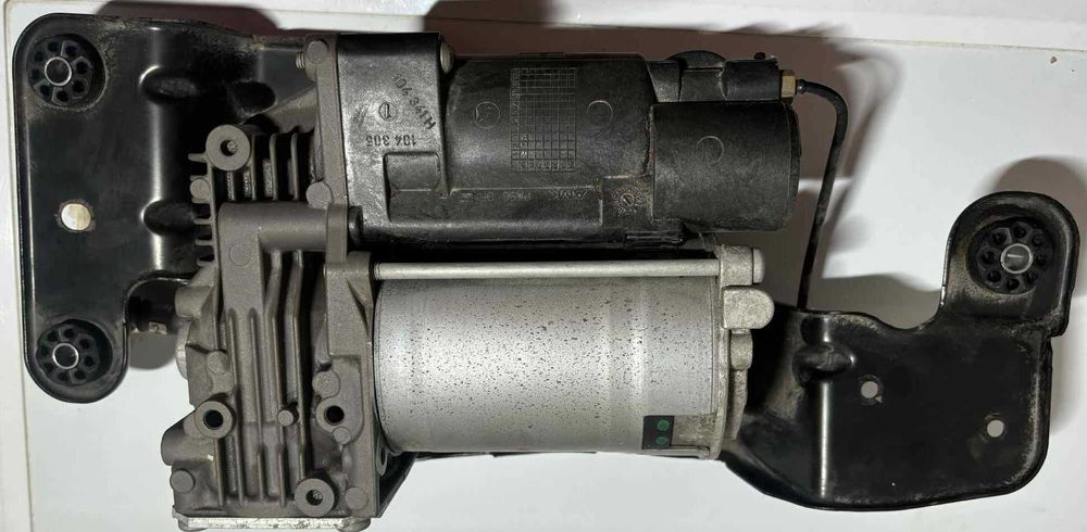 Compresor aer perne suspensie pneumatica BMW X5 E70
