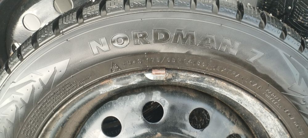 Шины с дисками комплект