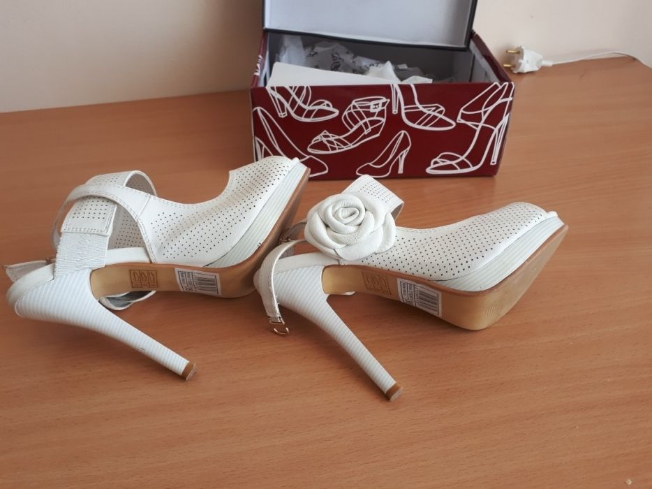 Туфли ( босоножки)