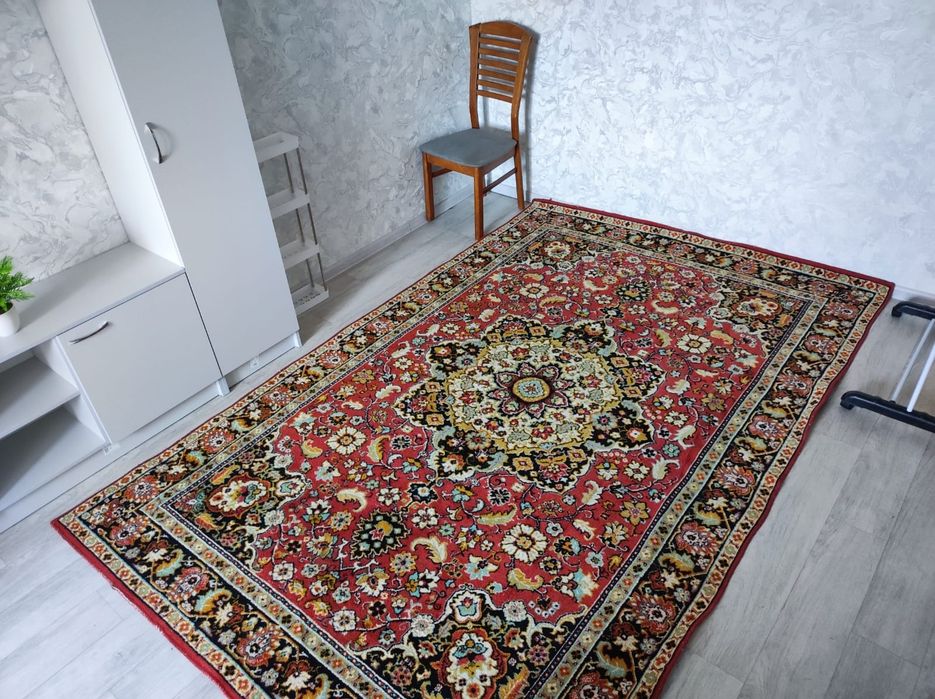 Продам ковер б/у в хорошем состоянии