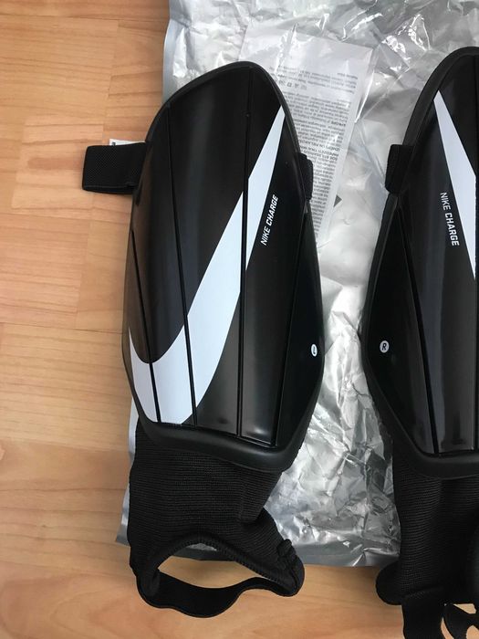 Protectie tibie Nike Charge