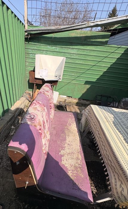 Отдам бесплатно диванчик