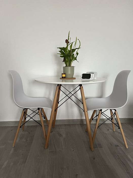 Set masa cu 4 scaune living/bucatarie ca noi