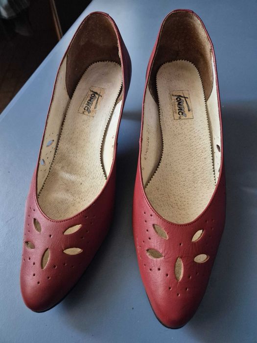 Pantofi damă, culoare roșie, realizați din piele naturală, marime 41, brand Tomis