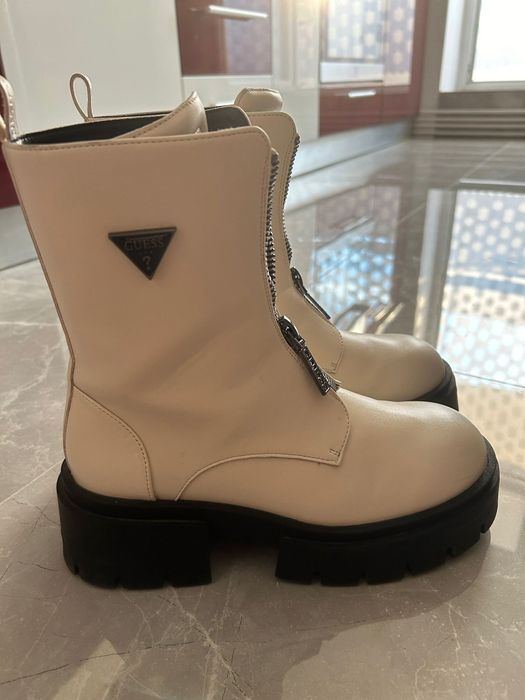 Botine/Cizme Guess