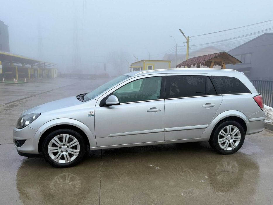 Opel astra h  2010