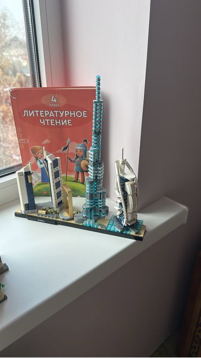 Продам оригинал лего Дубай