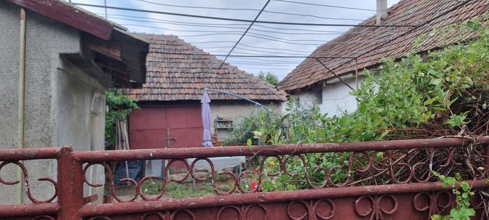 Vand casa sau schimb cu apartament sau garsoniera conf 1