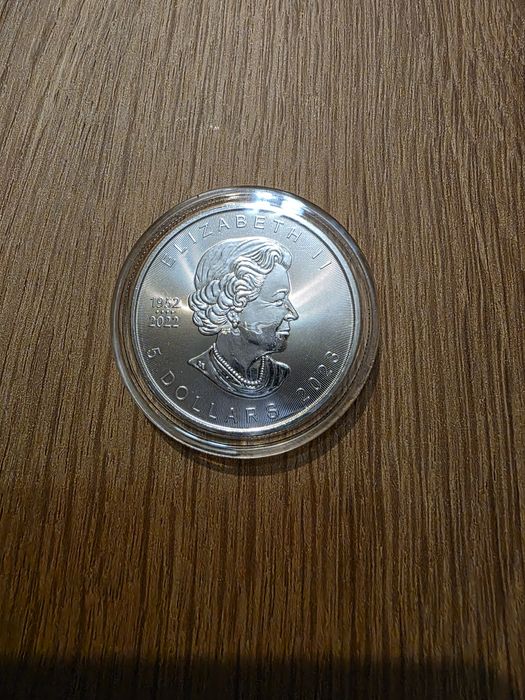 Vând monede din argint 1 oz (31,1 g), puritate .999