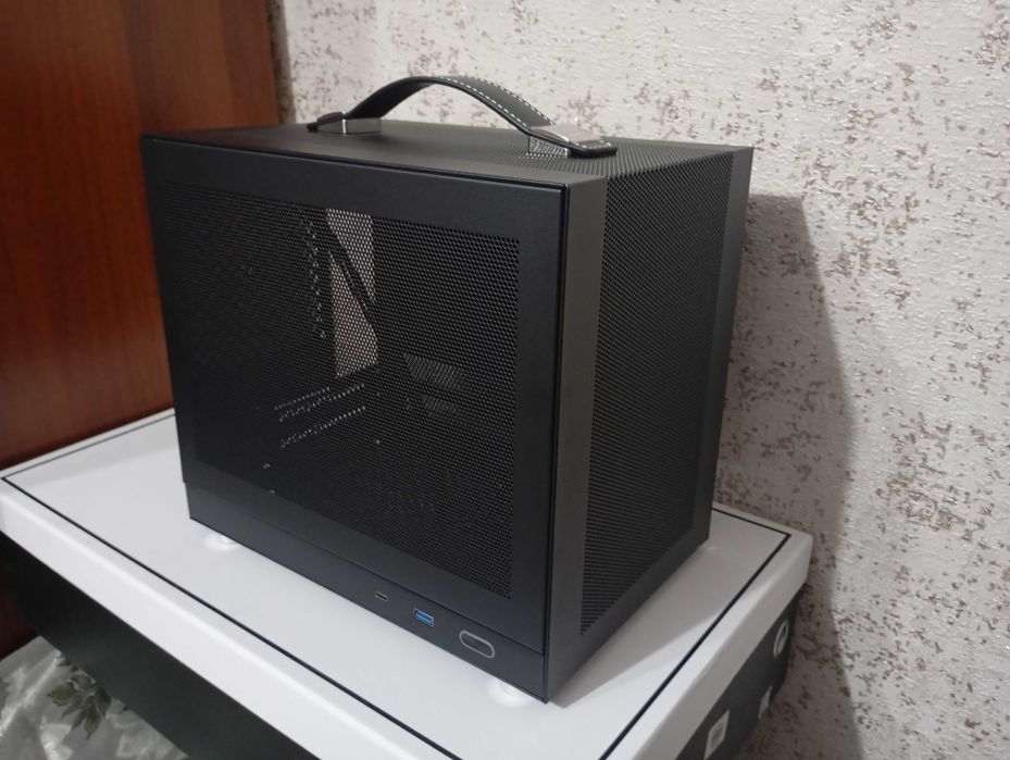 Корпус Shiny Snake G200 mini itx