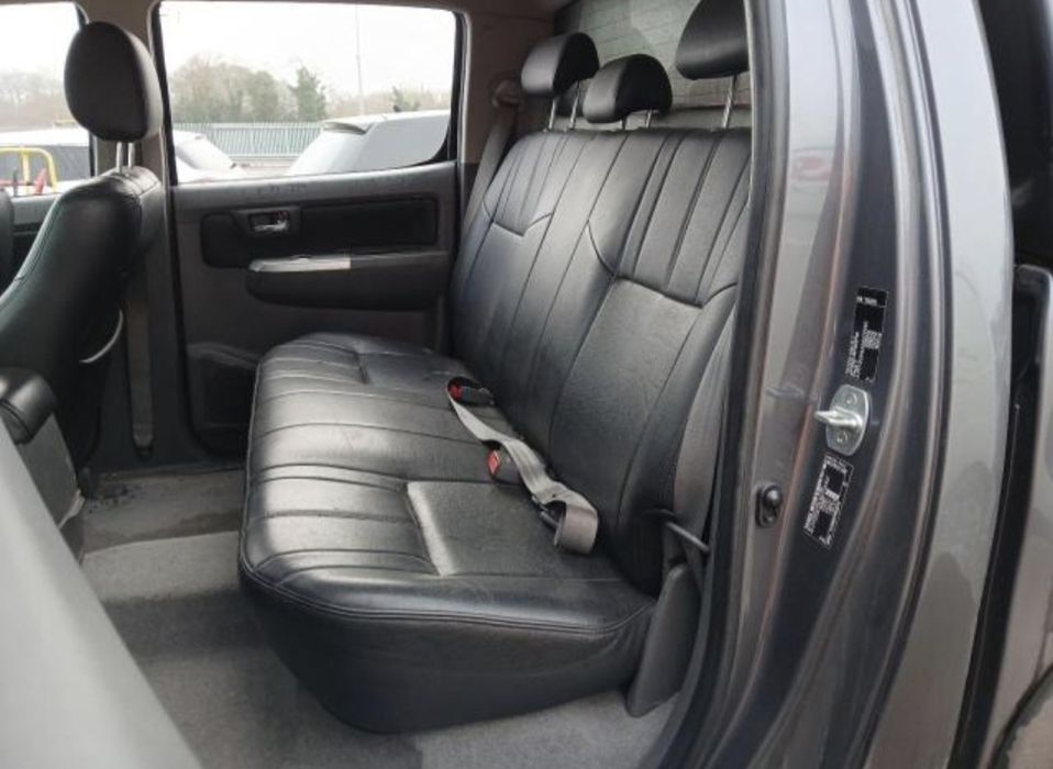 Dezmembrez Toyota Hilux Invincible 3.0 Manuala 2012-2016