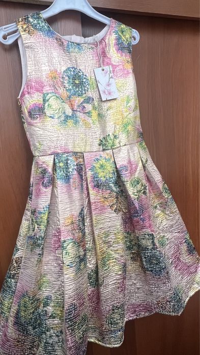 Продам детские платья Новые!