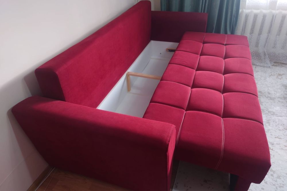 Продаеться Тахта