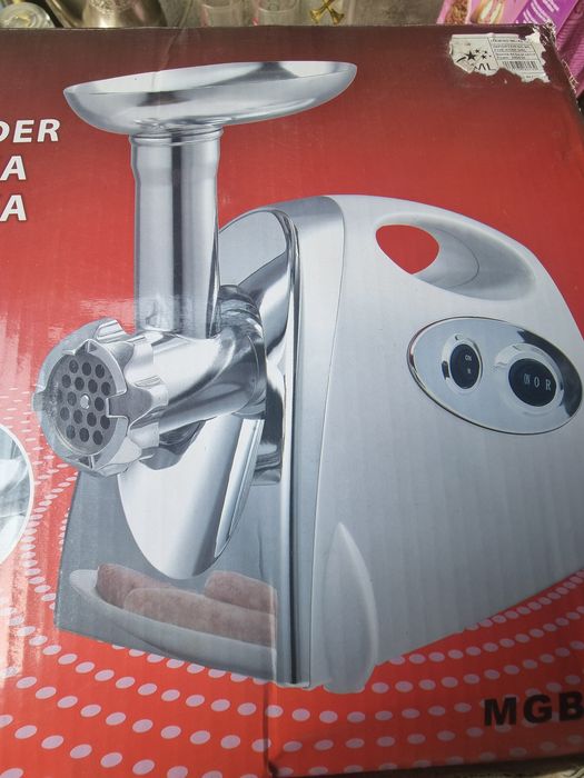 Masina electrica de tocat carne