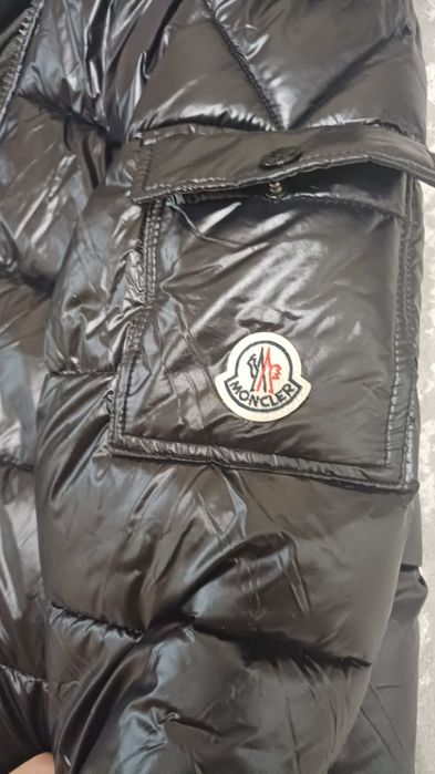 Продам пуховик moncler