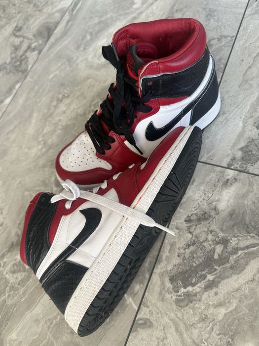 Air Jordan 1 Retro High Satin Snake Chicago