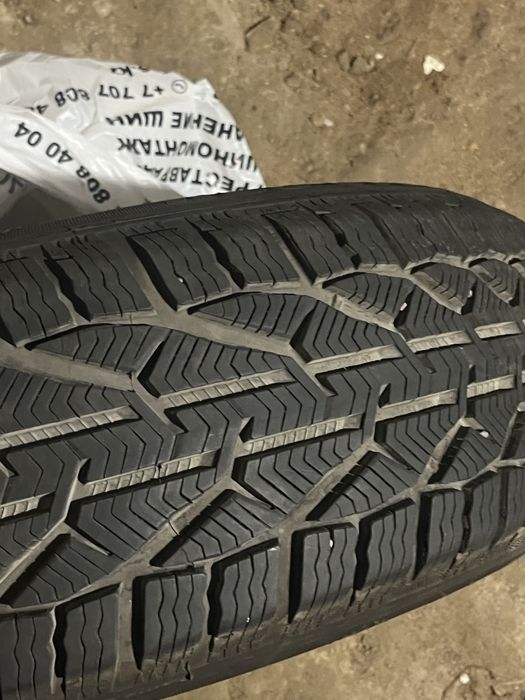 Продам резины 215 .55R18 зимние