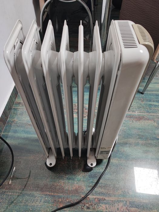 Calorifer electric pe ulei Delonghi 1500W, made in Italy, perfect functional