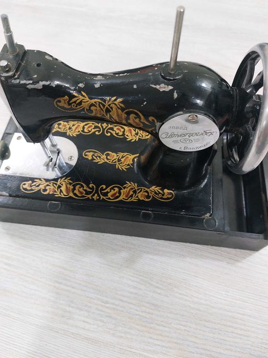 Мини швейная машинка СССР в футляре Винтаж