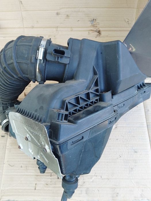 Parbriz/ luneta carcasa filtru aer debitmetru furtun audi A4 b8.5 2.0tdi cjc cjcb