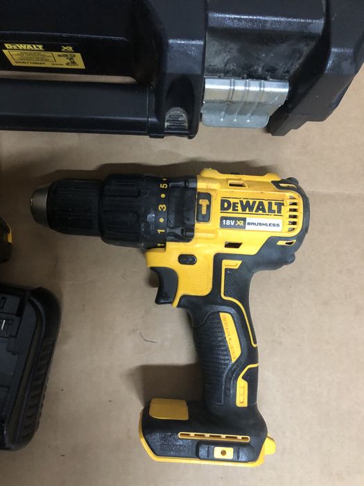 DeWalt Dcd 778 filetanta masina gaurit la set cu 2 acumulatori