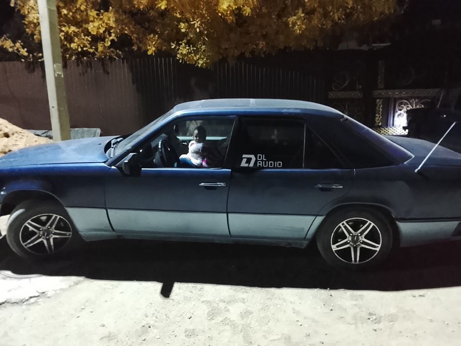 Мерседес 124 бенс