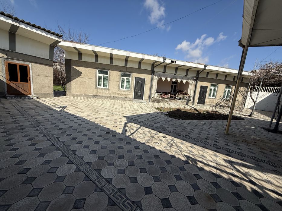 Angren Shahar markazida Hovli sotiladi