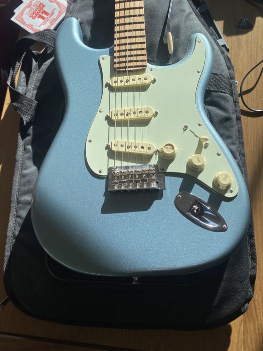 Китара - Fender Deluxe Roadhouse Stratocaster PF Mystic Blue
