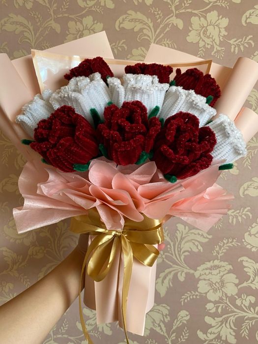 Цветы из синельной пушистой проволки.