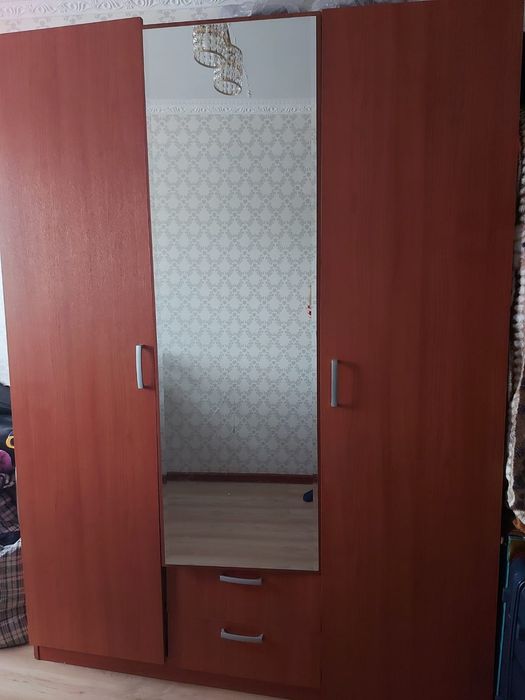 Продам шкаф  3-х дверный