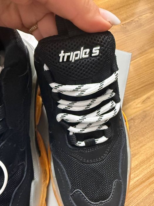 Adidași Balenciaga Triple S piele
Mărimi 36 37 38 
Preț 600 ron