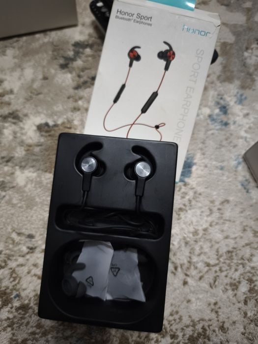 Продам наушники honor