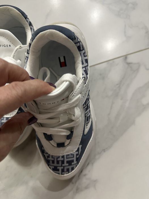 Оригинални детски маратонки Tommy Hilfiger  номерът е 34