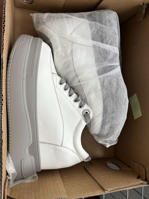 Продам ботинки на высокой платформе