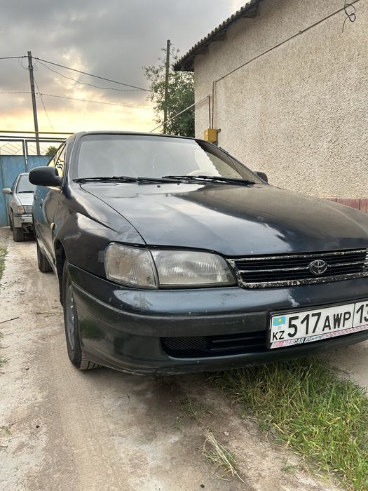 Тайота Карина Е 1992 с хорошом состояний