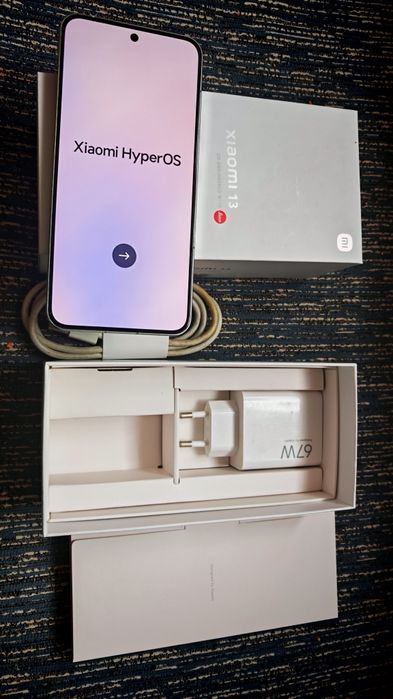 Телефон Xiaomi 13