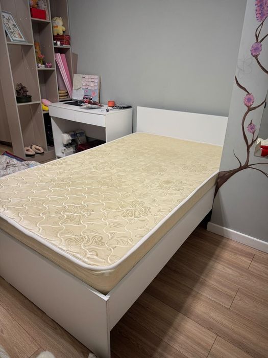 Кровать полуторка ширина  1200см