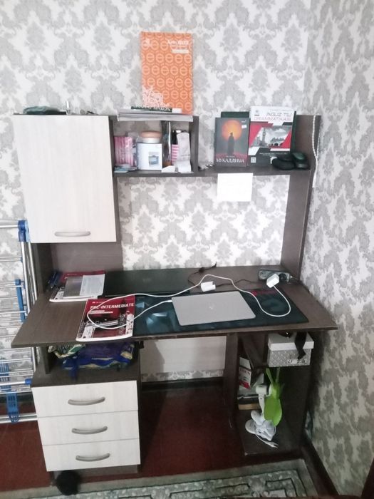 Dars stoli deyarli yangidek