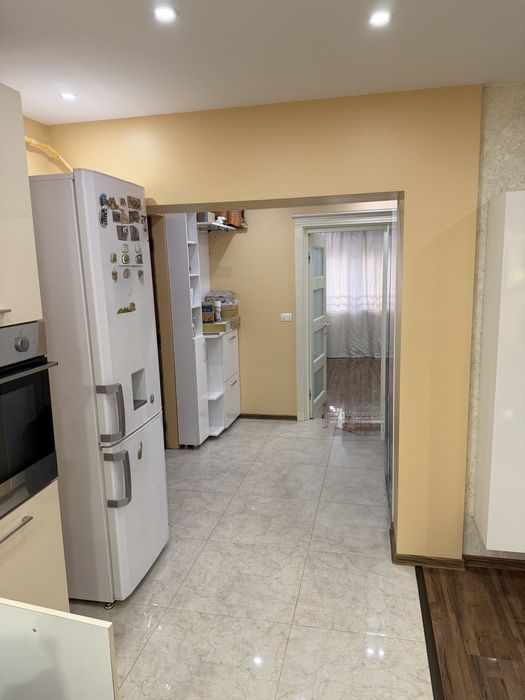 Inchiriez apartament mobilat complet pe str Traian vis a vis de Bucovina et 2
