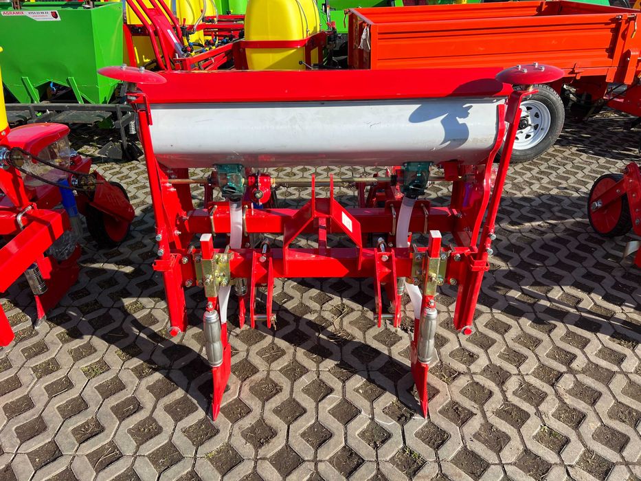 Semanatoare de porumb Agramix 2 randuri cutie fertilizare mare