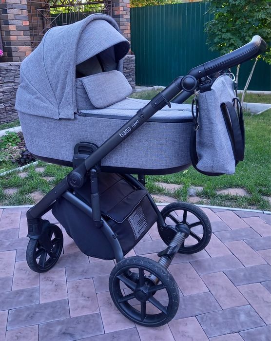 Коляска bass next в отличном состоянии 2 в 1.