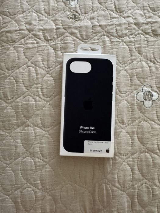Чехол на iPhone 16е