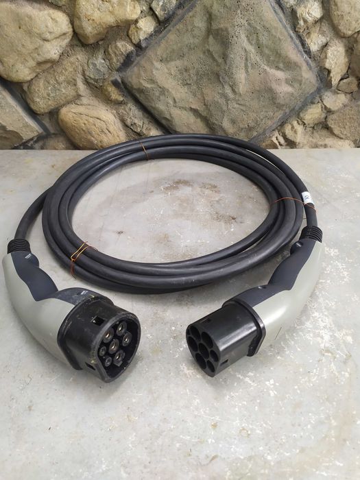 Кабели за зареждане на автомобил