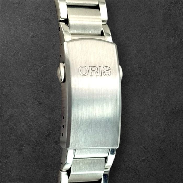 Oris Aquis Date 40.5mm – Black Ceramic / Steel