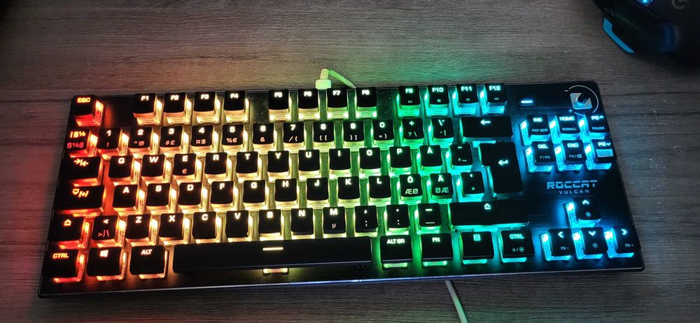 Tastatura Gaming Roccat Vulcan TKL  Aimo Optical Red Switch Mecanica