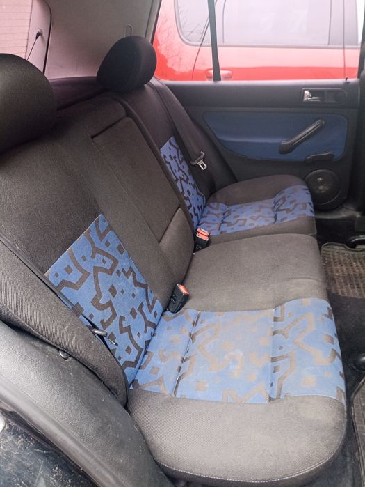 Комплект син салон (седалки)за Голф 4