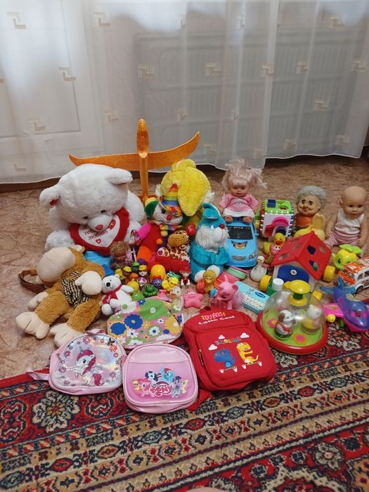 Продам детские игрушки пакетом.