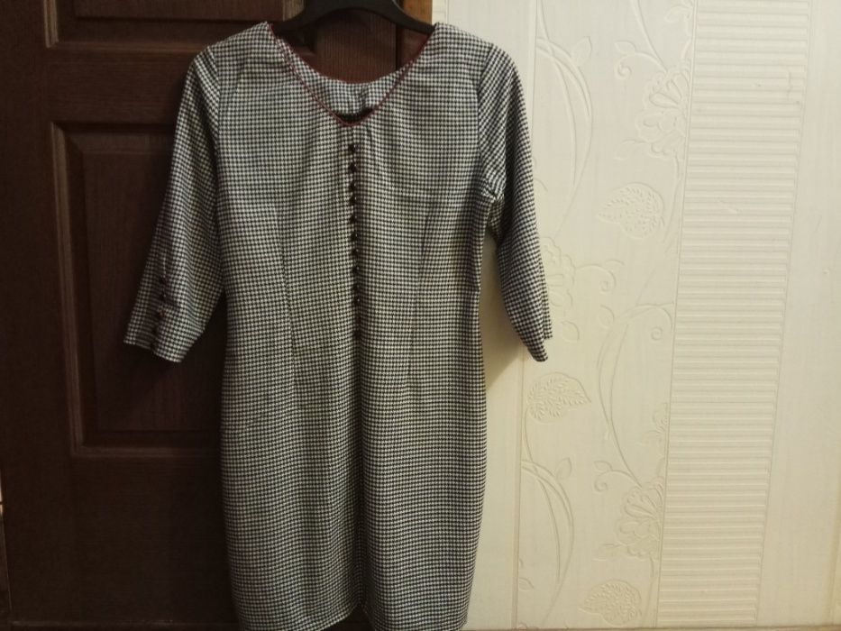 Платье женское продается